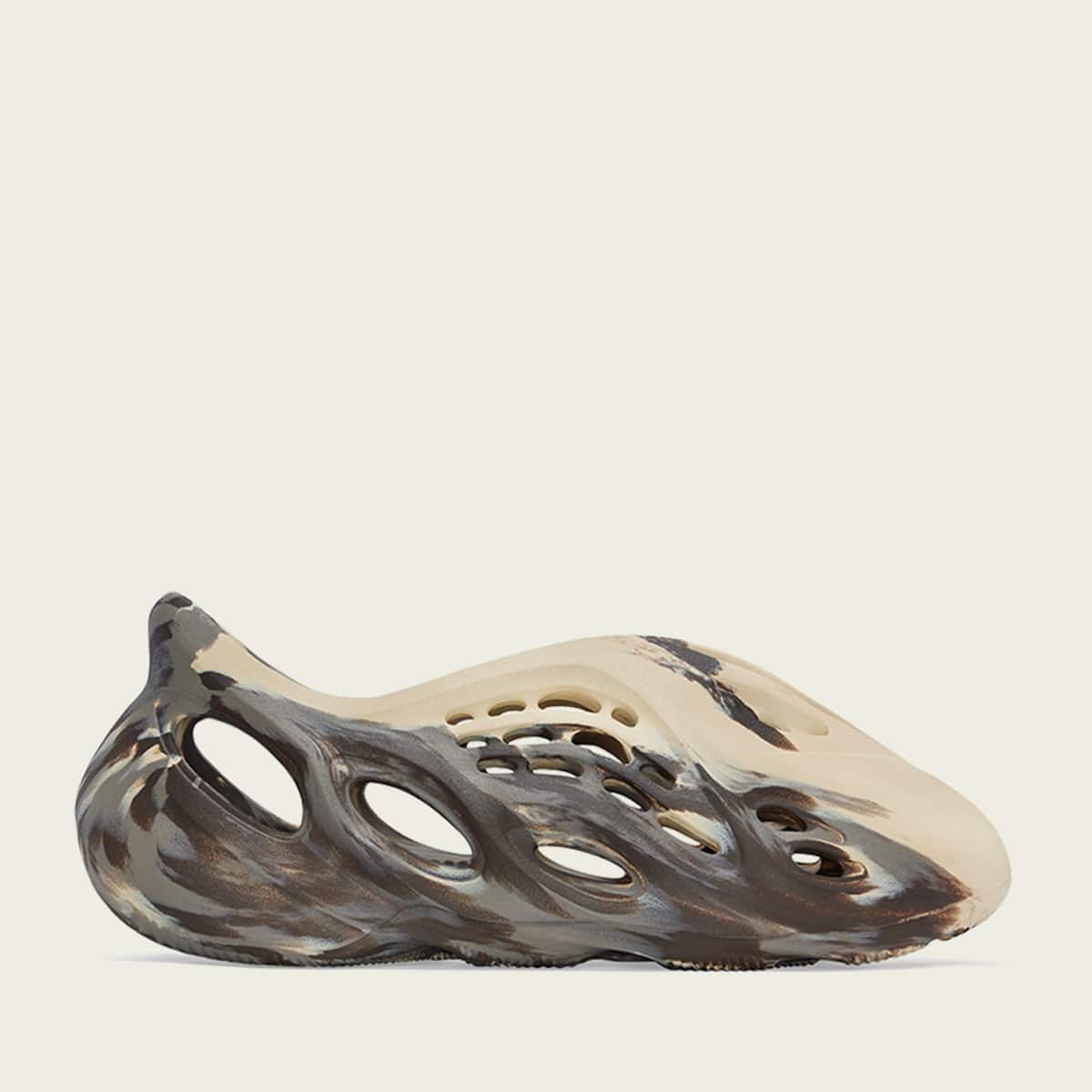 adidas FOAM RUNNER "MX CREAM CLAY" CREAM CLAY/CREAM CLAY/CREAM CLAY 21FW-Sのメイン画像