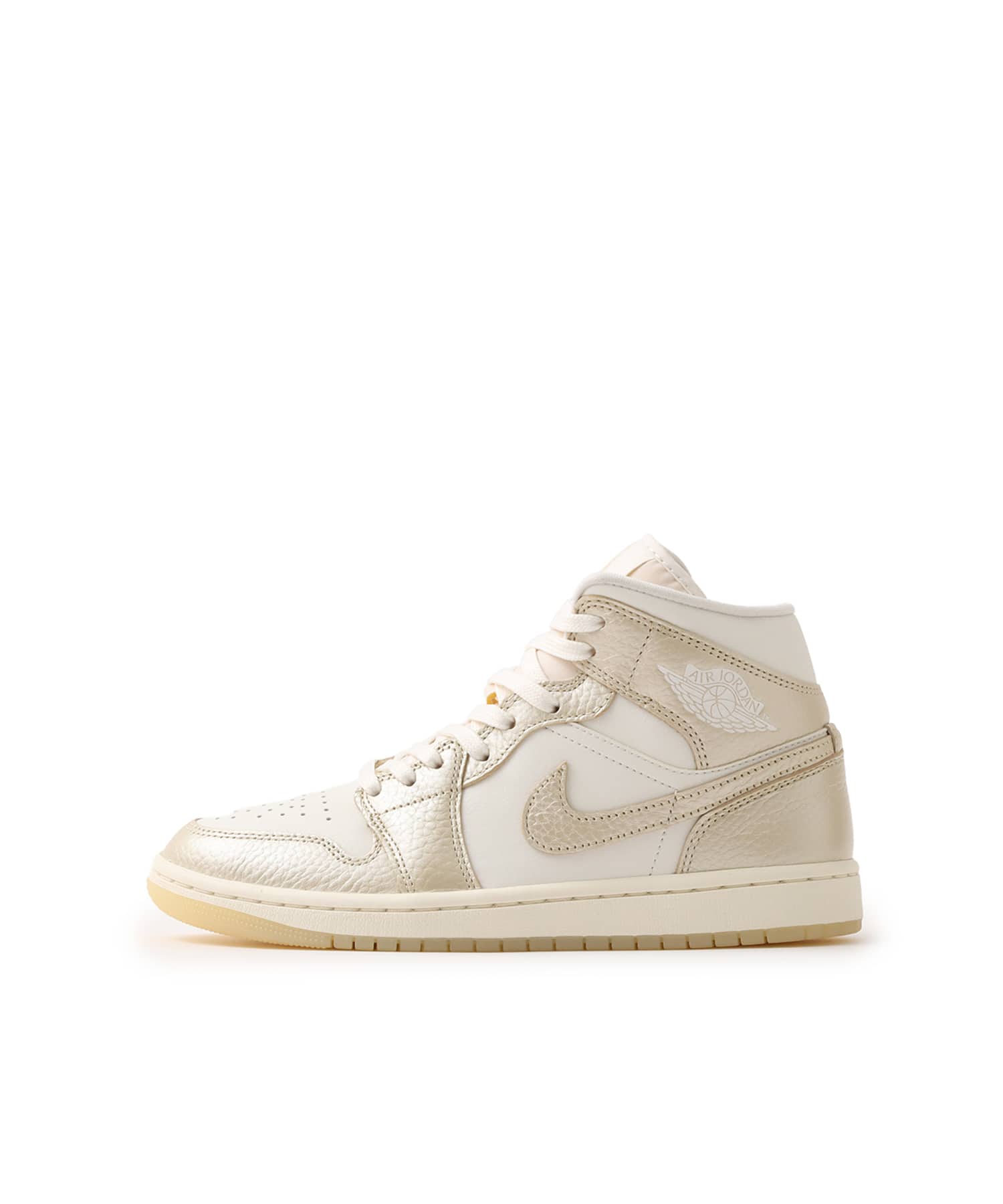 JORDAN BRAND WMNS AIR JORDAN 1 MID SE SAIL/TEAM GOLD-PALE IVORYのメイン画像