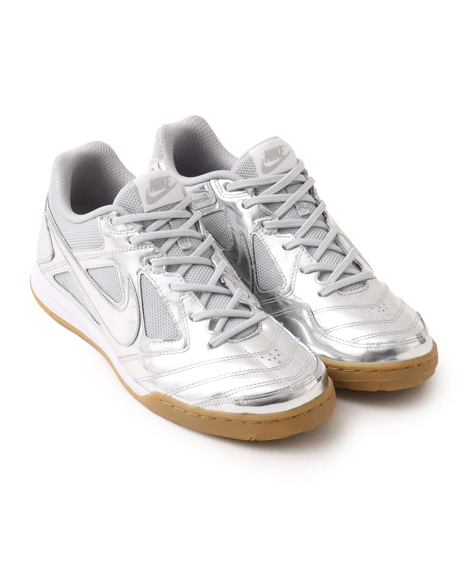 NIKE GATO LV8 METALLIC SILVER/METALLIC SILVER-WHITEのメイン画像