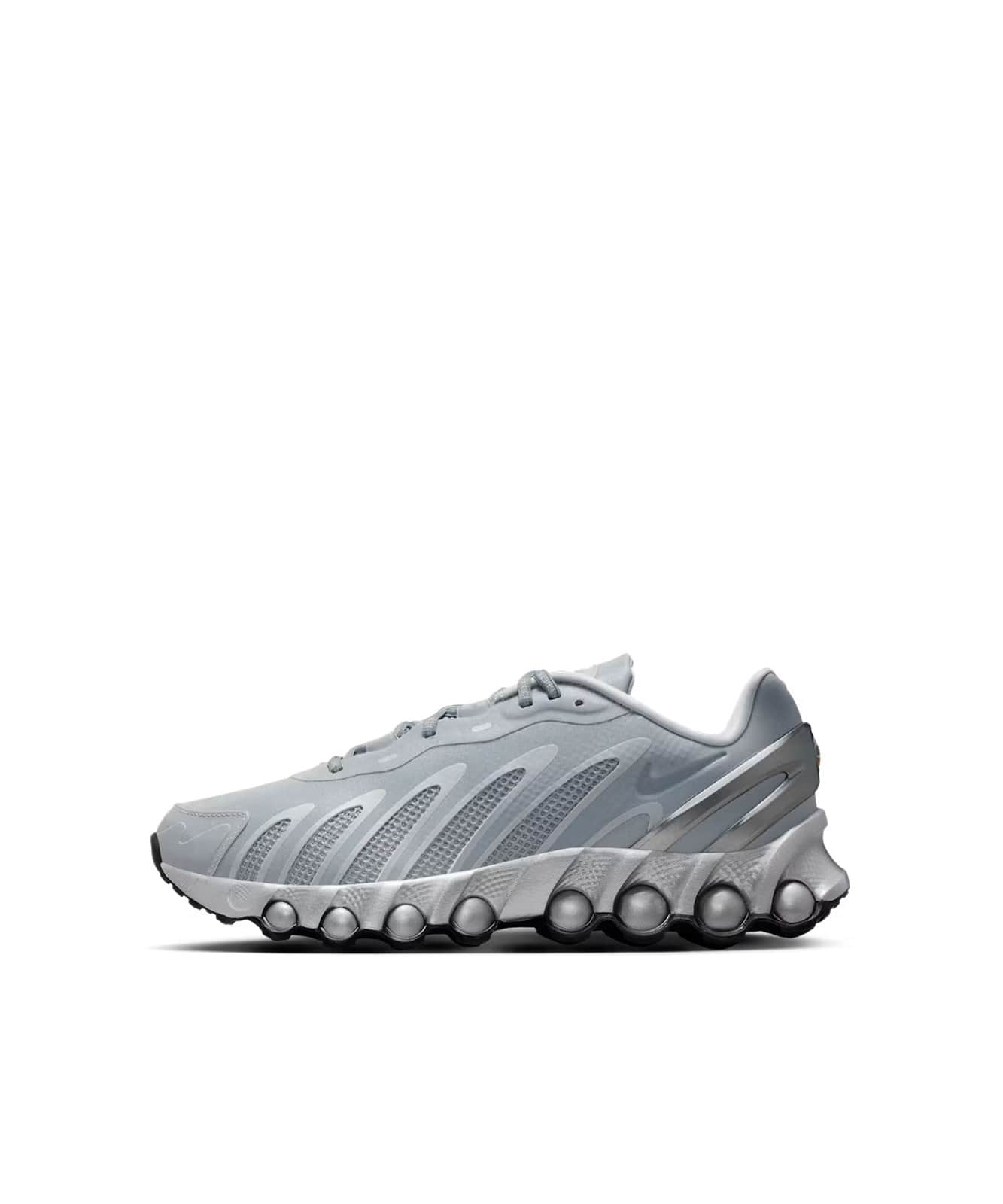 NIKE AIR MAX DN8 QS METALLIC SILVER/METALLIC SILVER-BLACKのメイン画像