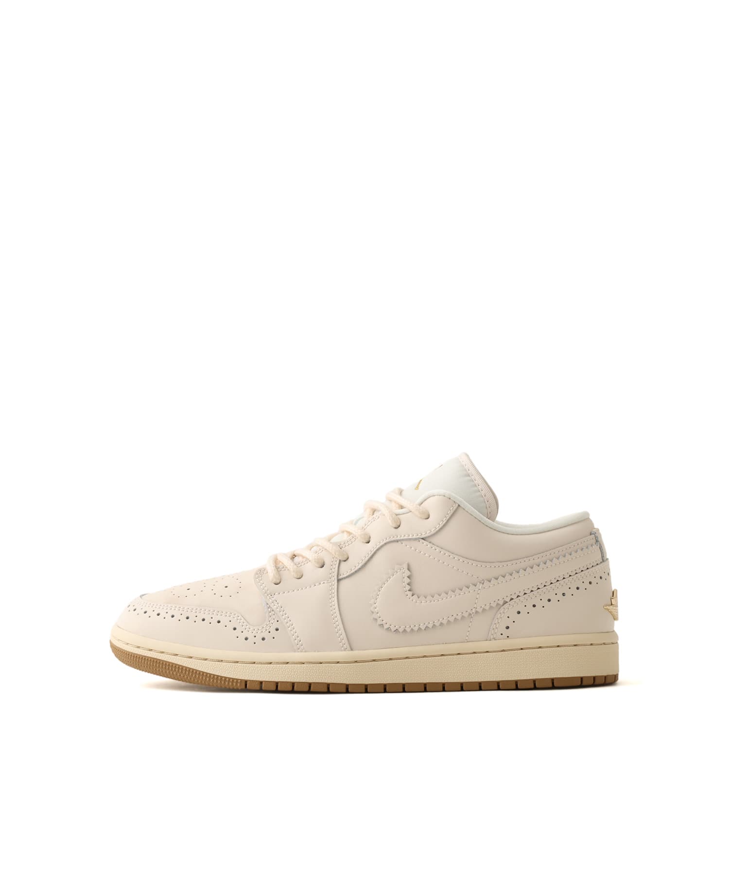 JORDAN BRAND WMNS AIR JORDAN 1 LOW SE CHALK/CHALK-MTLC GOLD-PEARL WHITEのメイン画像