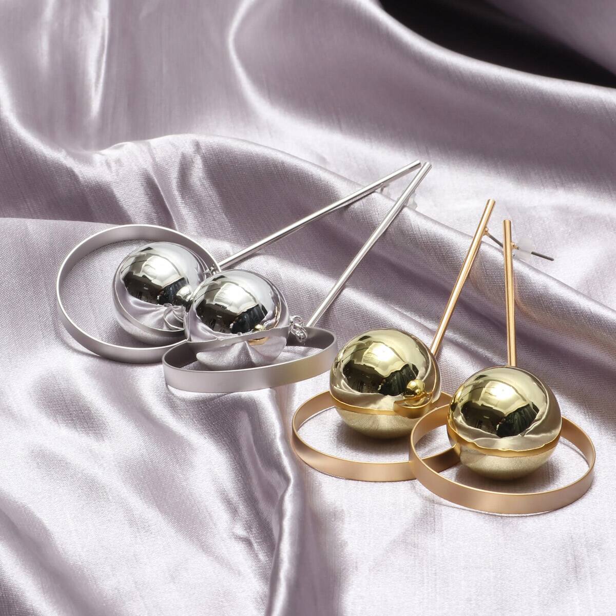 atmos pink ビックボール ピアス GOLDのメイン画像