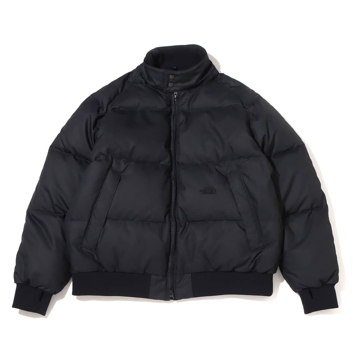 Lightweight Twill Mountain Down Jacket腰にはファスナー付き箱ポケット