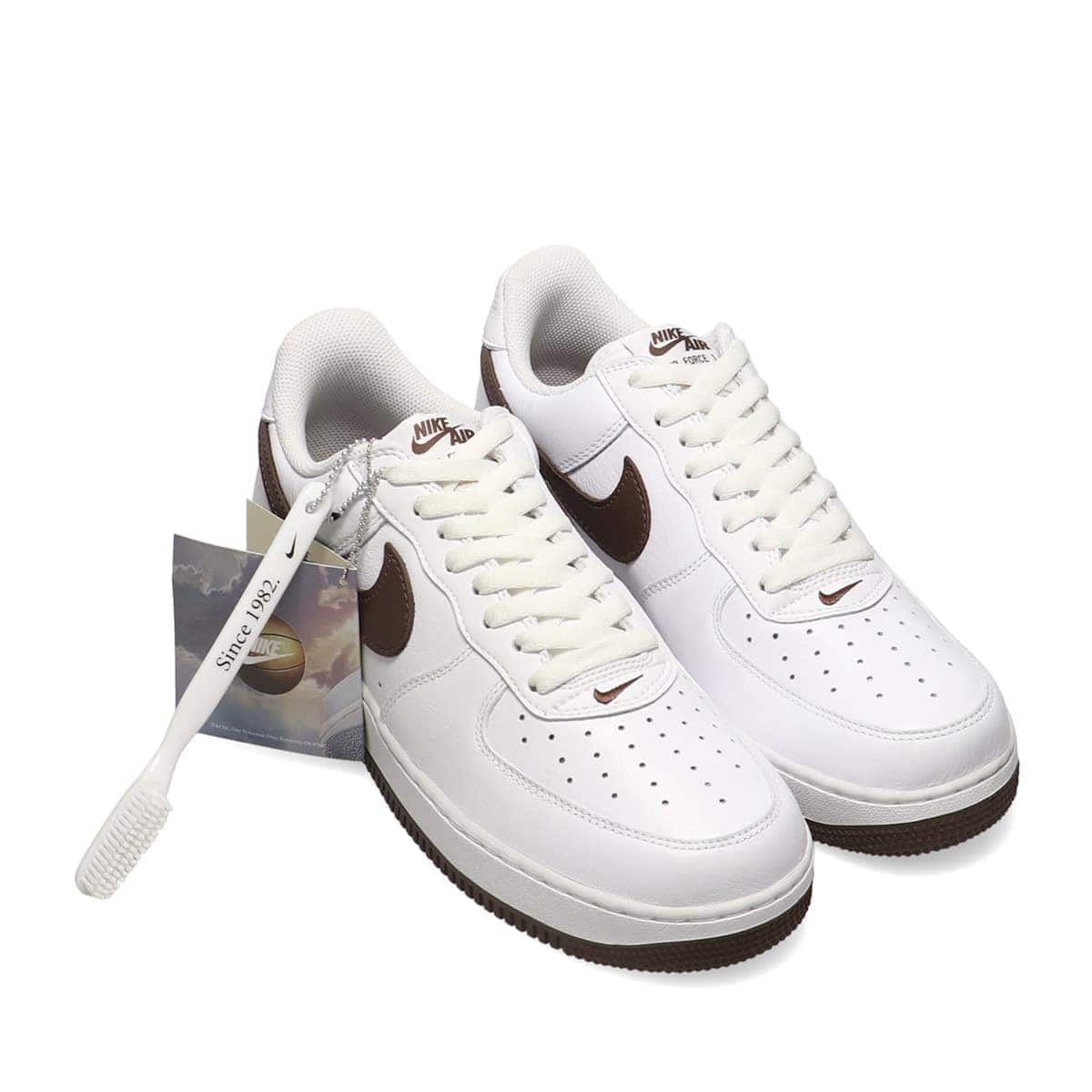 NIKE AIR FORCE 1 LOW RETRO WHITE/PINK-GUM YELLOW-METALLIC GOLD 22HO-I