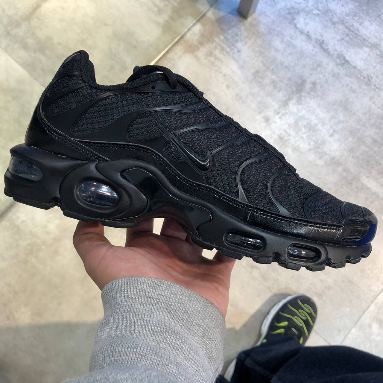 air max plus atmos