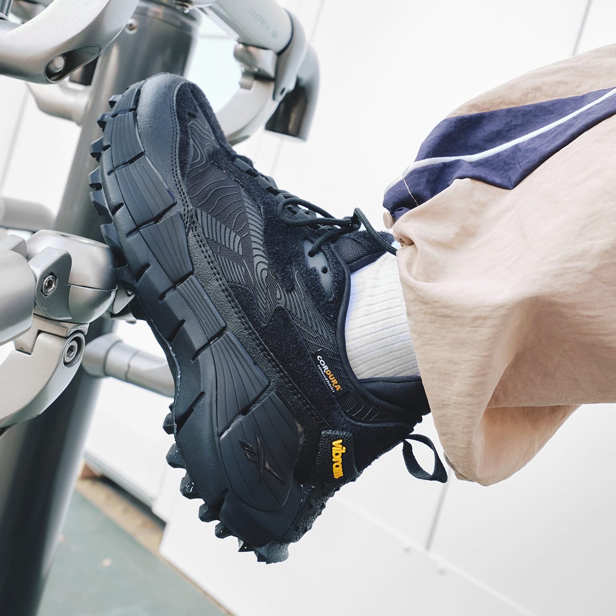 MAISON MARGIELA × REEBOK(メゾンマルジェラ × リーボック) CLASSIC LEATHER TABI HIGH  