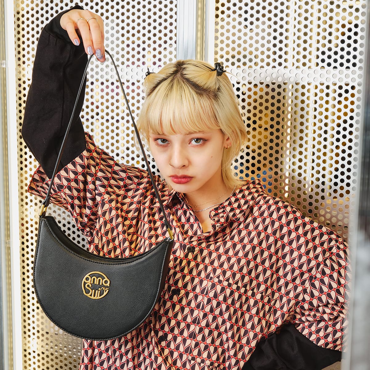 ANNA SUI NYC ハーフムーン ショルダーバック BLACK 22HO-S