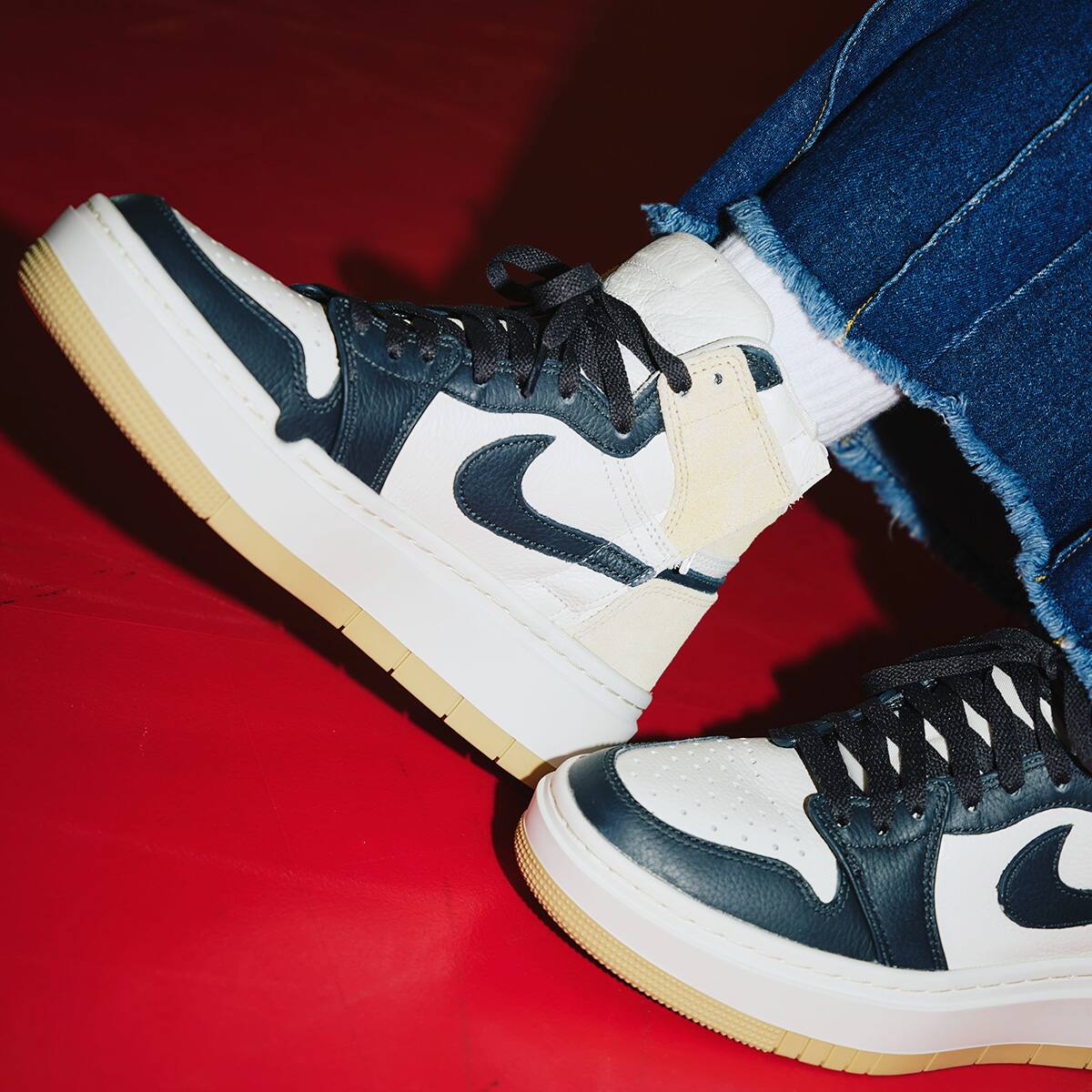 JORDAN BRAND WMNS AIR JORDAN 1 ELEVATE HIGH SUMMIT WHITE/VARSITY