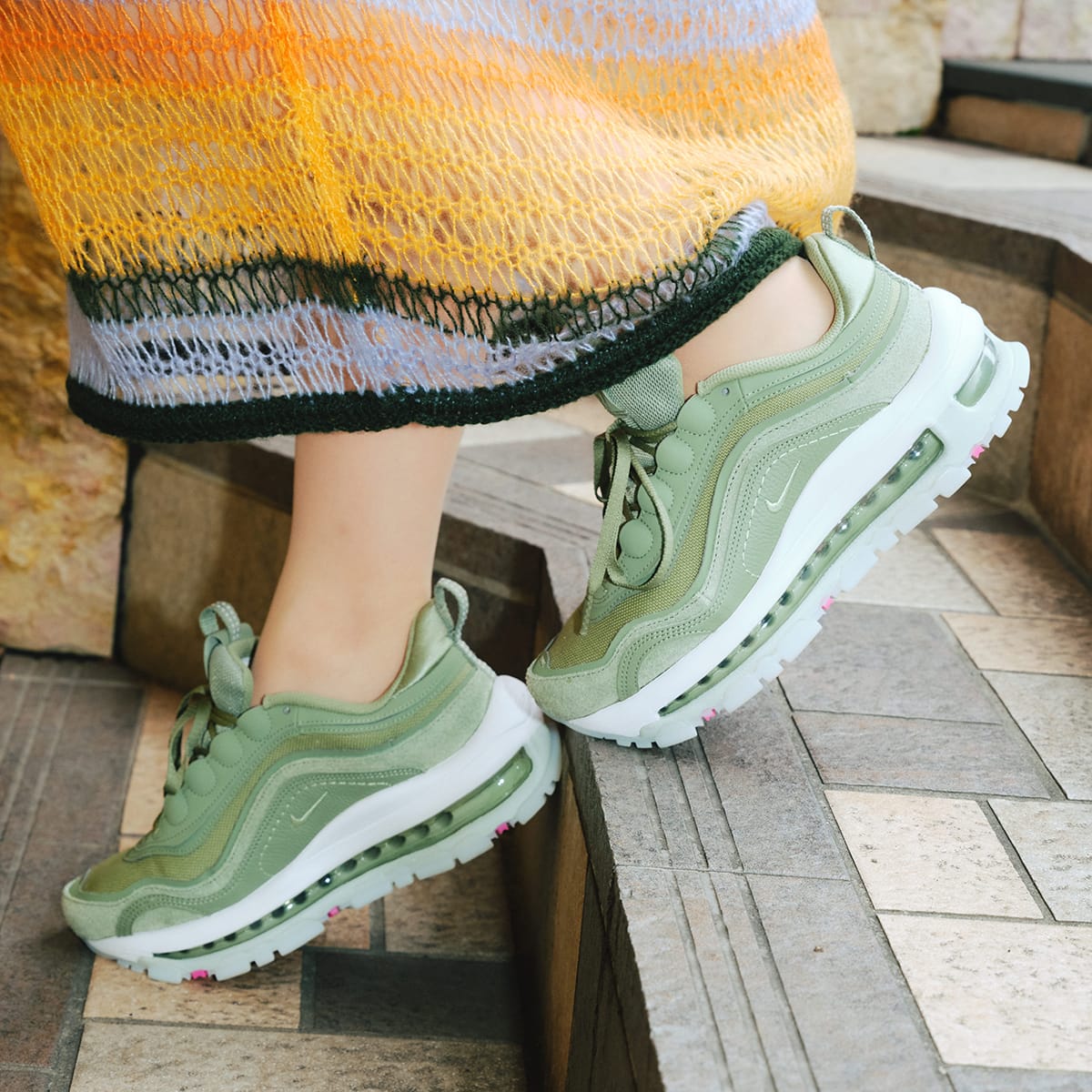 NIKE W AIR MAX 97 FUTURA OIL GREEN/HONEYDEW-SUMMIT WHITE