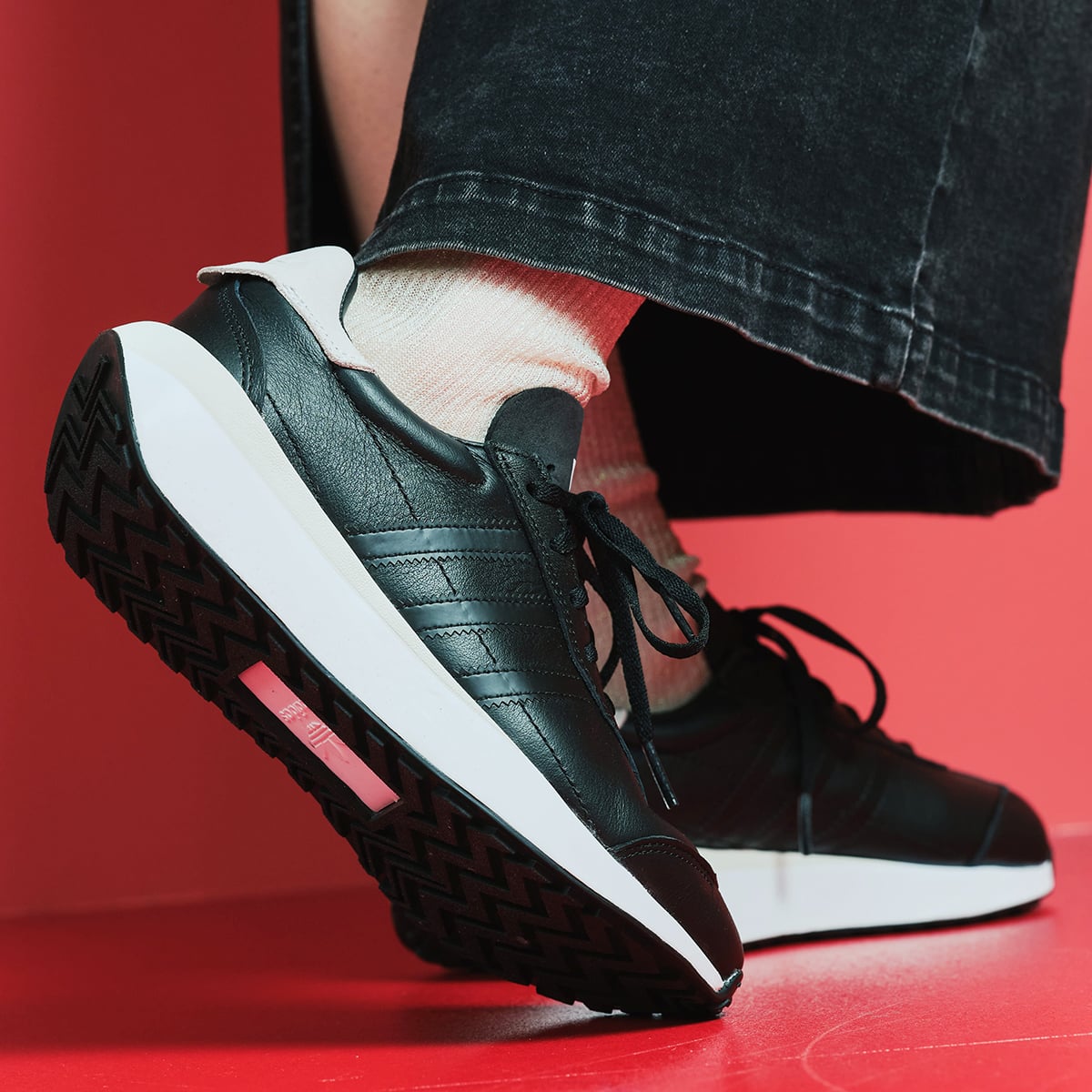 adidas COUNTRY XLG COREBLACK/COREBLACK/FOOTWEAR WHITE 23FW-I