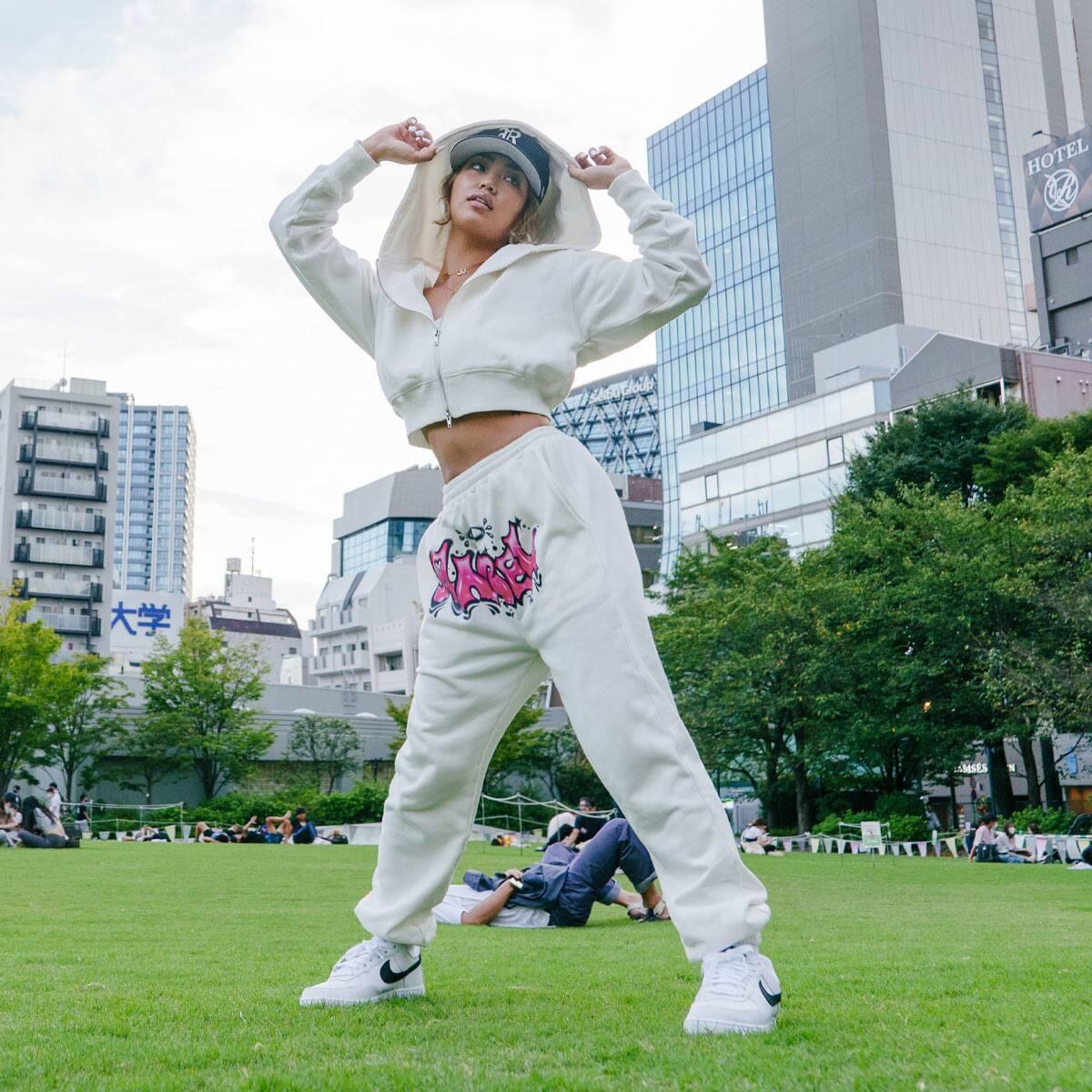 atmos pink × RIEHATA ANGEL スウェットパンツ WHITE 22FA-I